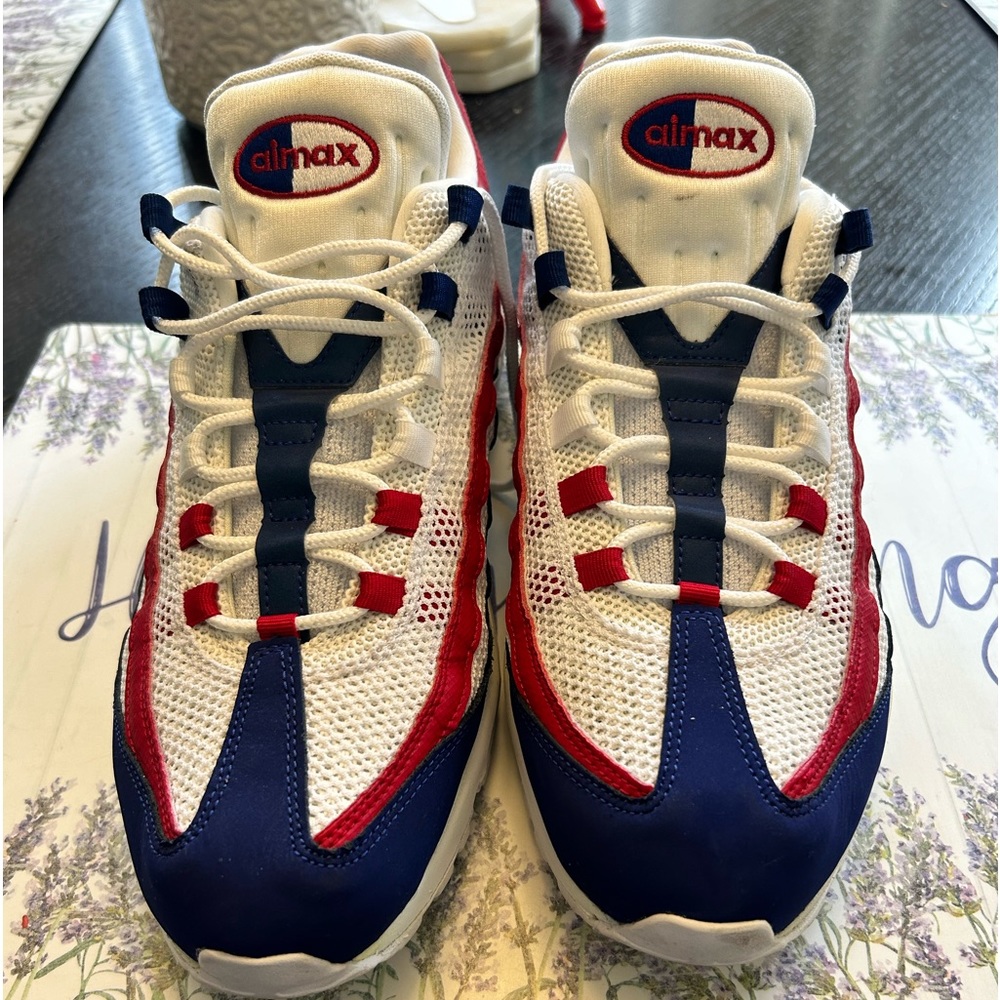 Men’s sized 13 Air max’s almost new.